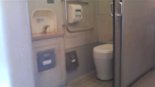 383系車椅子トイレ