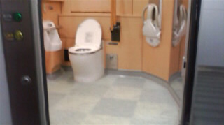 E259系車椅子トイレ