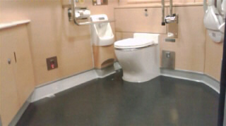 E657系車椅子トイレ